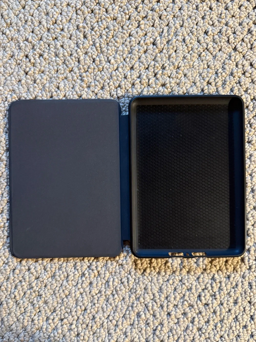 Kindle 10th Generation - Picture 4 of 7